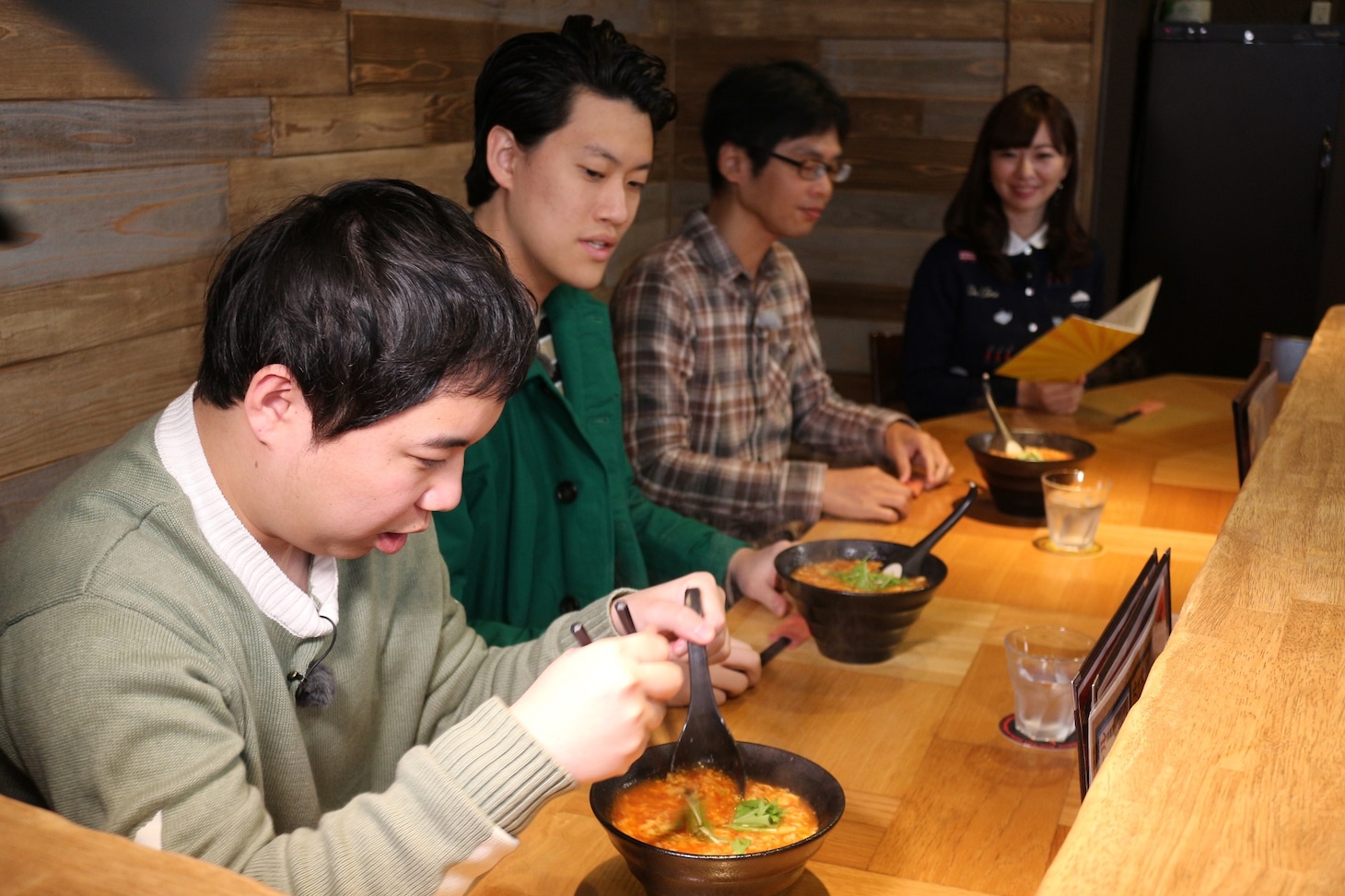 「霜降り明星のあてみなげ」より。(c)静岡朝日テレビ