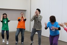 「霜降り明星のあてみなげ」より。(c)静岡朝日テレビ