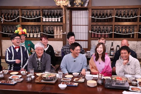 福岡県人会のメンバーと、ダウンタウン浜田（前列右端）。(c)フジテレビ