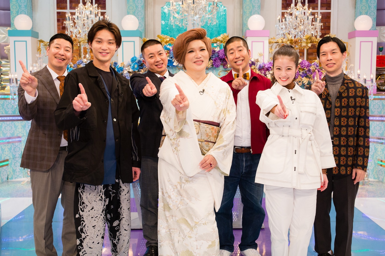 「世界が仰天！どんだけ～？衝撃！グルメスペシャル」に出演する（前列左から）磯村勇斗、IKKO、今田美桜、（後列左から）チョコレートプラネット、ハライチ。(c)テレビ朝日