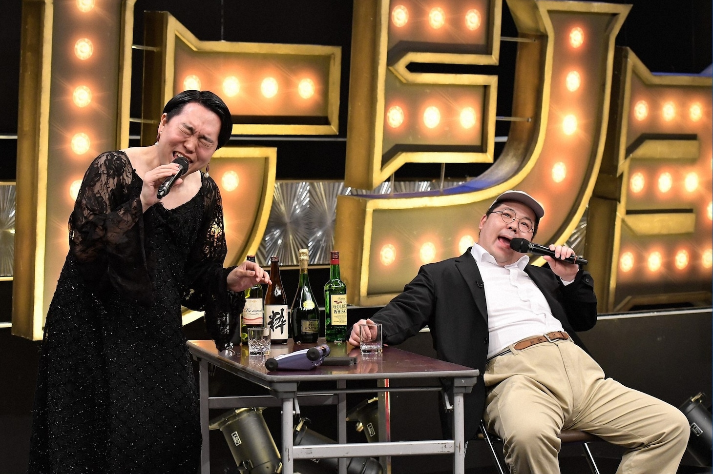 「有田ジェネレーション」でネタを披露するシャッフルユニット「ベストフレンド」。(c)TBS