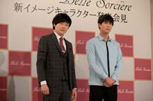 コント「囲み取材」で広報担当者を演じる和牛・川西（左）と、中川大志（右）。(c)NHK