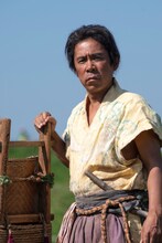 ナインティナイン岡村演じる菊丸。(c)NHK