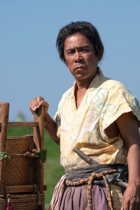 ナインティナイン岡村演じる菊丸。(c)NHK