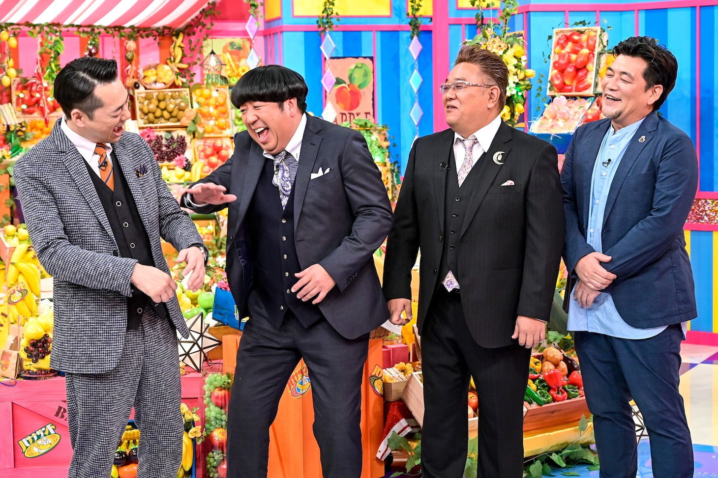（左から）バナナマン、サンドウィッチマン。(c)TBS