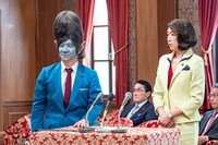 コント「宇宙人総理」より。(c)NHK