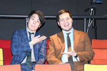 令和ロマン。左から高比良くるま、松井ケムリ。