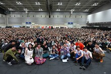 「RADIO EXPO ～TBSラジオ万博2020～」のグランドエンディングに登場した爆笑問題（中央）らTBSラジオのパーソナリティたち。(c)TBSラジオ