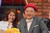 左から内山琴、内山信二。(c)読売テレビ