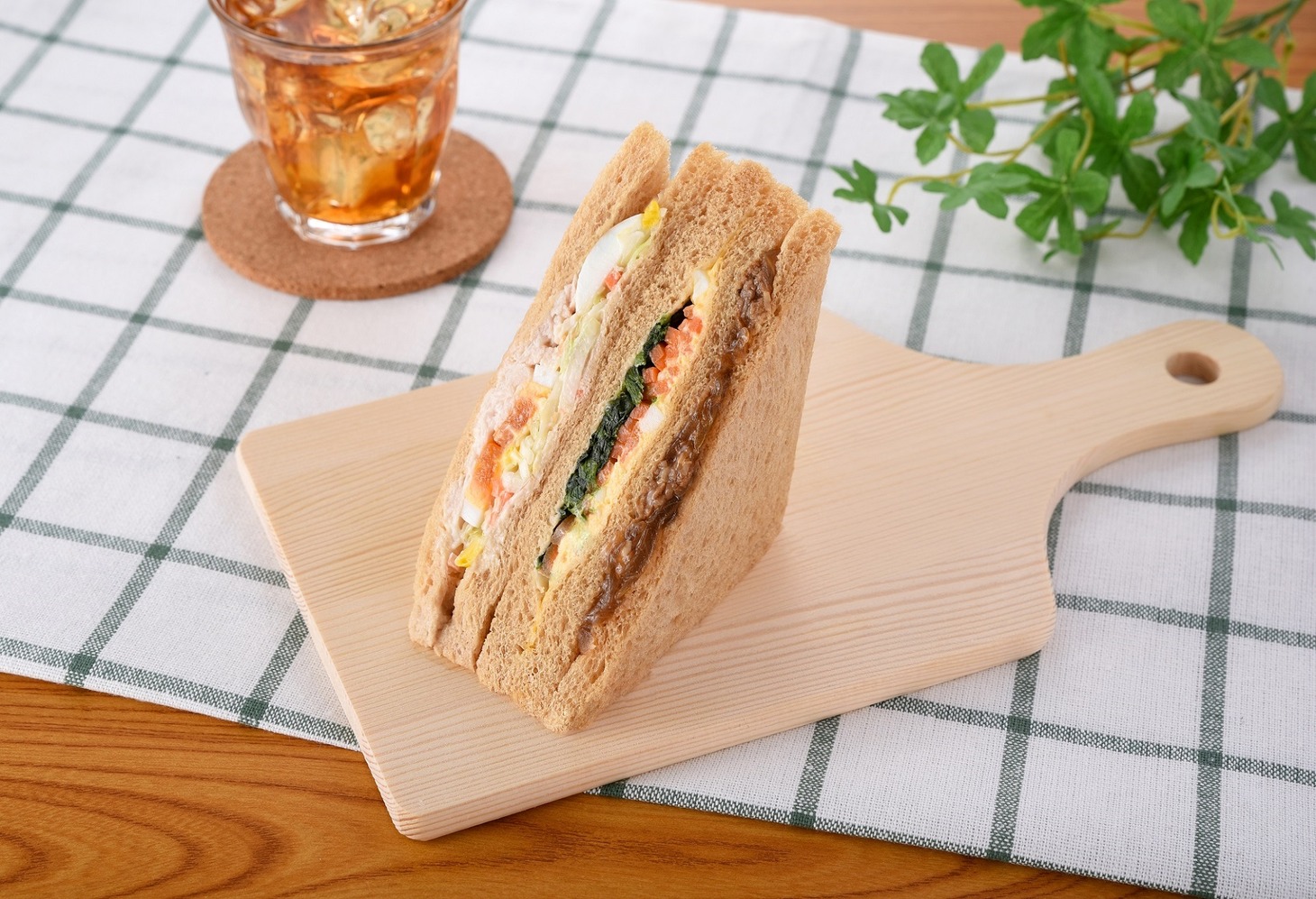 「しゅんしゅんクリニックPの牛焼肉とコールスローのサンド」