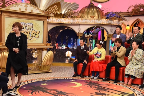 上沼恵美子（左）とゲスト出演者たち。(c)関西テレビ