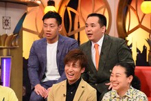 「快傑えみちゃんねる」にゲスト出演するミルクボーイ（後列）。(c)関西テレビ