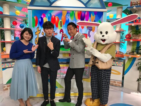 （左から）川添佳穂アナ、ラニーノーズ洲崎、岩本計介アナ。(c)ABCテレビ