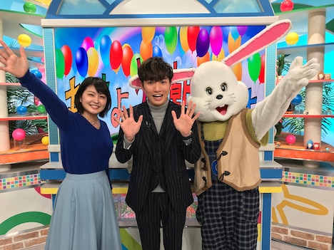 （左から）川添佳穂アナ、ラニーノーズ洲崎。(c)ABCテレビ