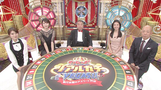 左から郡司恭子アナウンサー、狩野舞子、出川哲朗、本仮屋ユイカ、バイきんぐ小峠。(c)日本テレビ