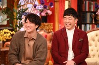 （左から）天野浩成、あべこうじ。(c)TBS