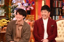 （左から）天野浩成、あべこうじ。(c)TBS