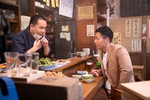 CM撮影中のミルクボーイ。