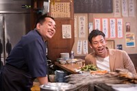 CM撮影中のミルクボーイ。