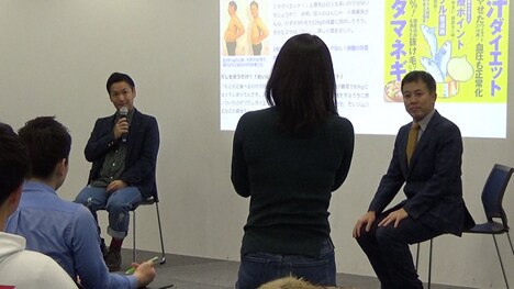 講演会に出演するはんにゃ川島ofレジェンド。(c)MBS