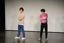 工藤兄弟に扮する（左から）ザ・ギース高佐、流れ星ちゅうえい。