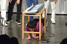 ピアノになりきる流れ星ちゅうえい。