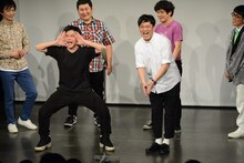 ミルクボーイになりきる（左から）オジンオズボーン篠宮、ガリットチュウ熊谷茶。