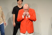 詰めが甘い人ならぬ「爪が甘い人」を演じる新宿カウボーイかねきよ。