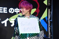 「りんたろー。がもっとも気に入っているEXIEEEのアイテムは？」に回答する兼近。