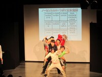 「ノーセンスユニークボケ王決定戦」第1回の様子。