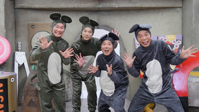 「爆チュー問題 ○○やってみた！」に出演する（左から）かまいたち、爆笑問題。(c)TITAN/TOPICS/フジテレビ