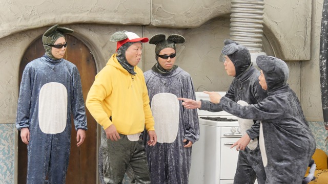 バイきんぐがゲスト出演する「民泊やってみた」のワンシーン。(c)TITAN/TOPICS/フジテレビ