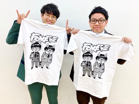 「マンゲキ発信！BUZZってミキ！」のDVD初回限定盤に付いてくる「FOX EYE」オリジナルTシャツとミキ。
