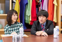 左から川田裕美、バカリズム。(c)読売テレビ