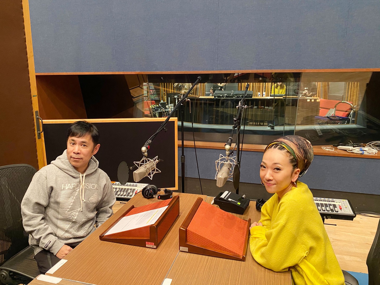 ナインティナイン岡村（左）とMISIA（右）。(c)NHK