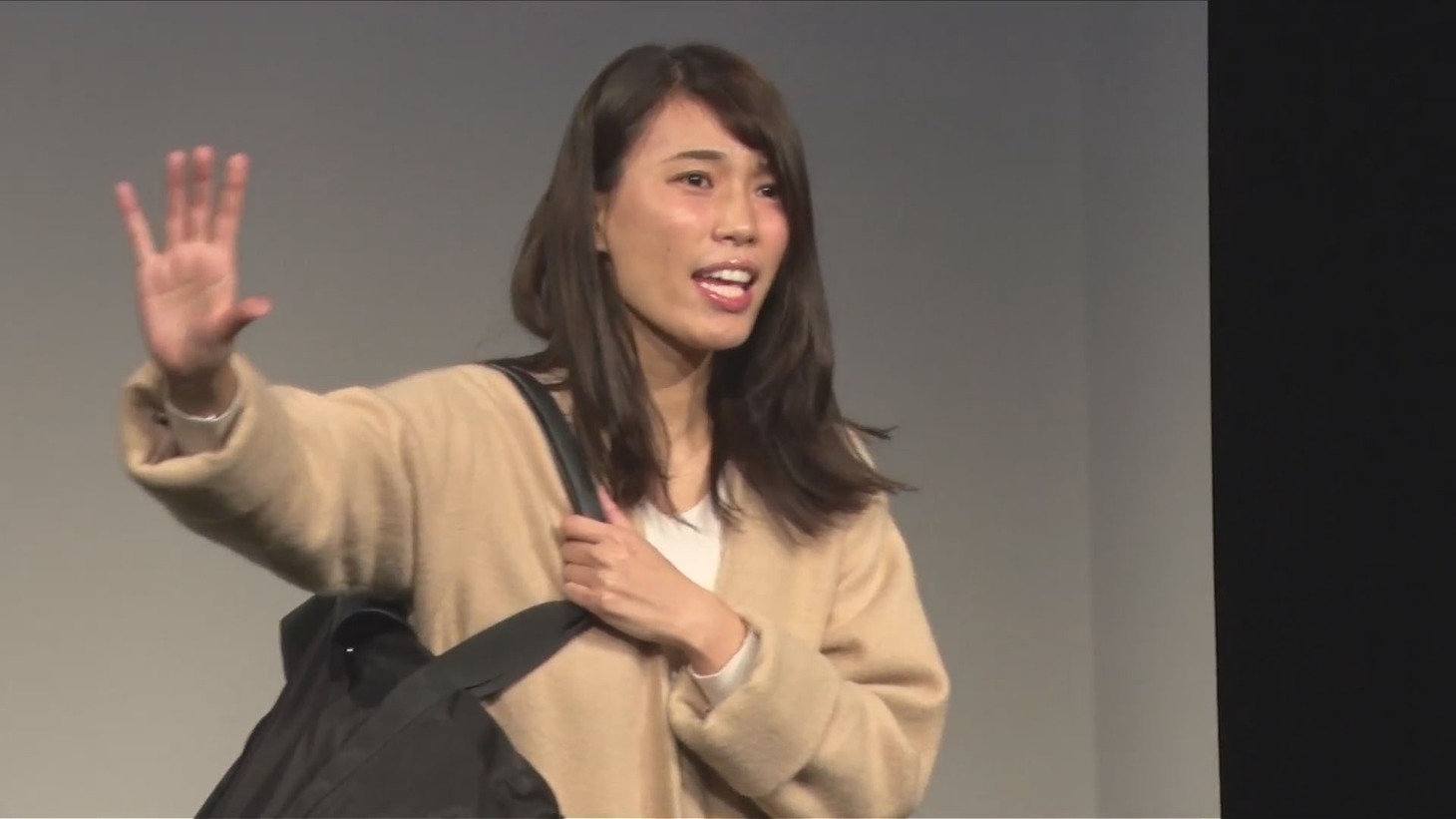 DVD「紺野ぶるま10周年記念単独ライブ『新妻、お貸しします。～ぽっきし税抜3000円～』」より。