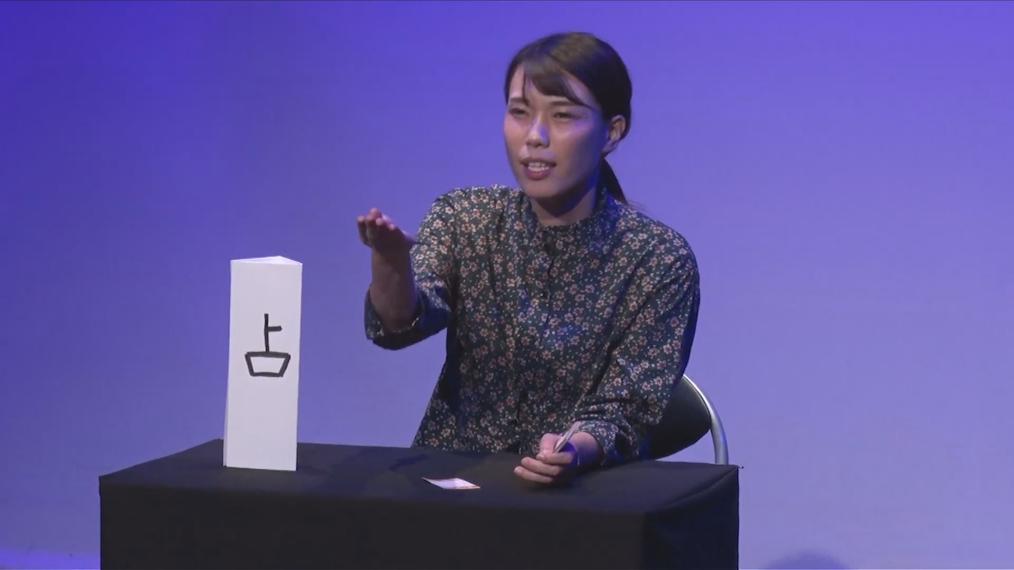 DVD「紺野ぶるま10周年記念単独ライブ『新妻、お貸しします。～ぽっきし税抜3000円～』」より。