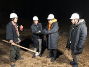 長野県での伝統的な花火を体験するワンシーン。(c)SBC