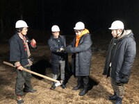 長野県での伝統的な花火を体験するワンシーン。(c)SBC