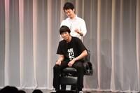 佐川ピン芸人（手前）