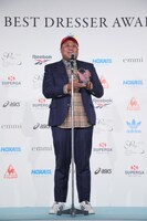 「スニーカーベストドレッサー賞」芸人部門を受賞したマテンロウ・アントニー。