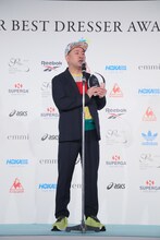 「スニーカーベストドレッサー賞」特別賞を受賞したレイザーラモンRG。