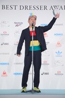 「スニーカーベストドレッサー賞」特別賞を受賞したレイザーラモンRG。