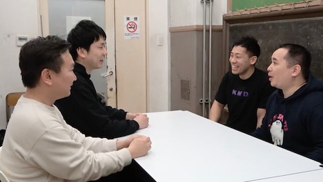 ミルクボーイに許可取りを行うかまいたち。