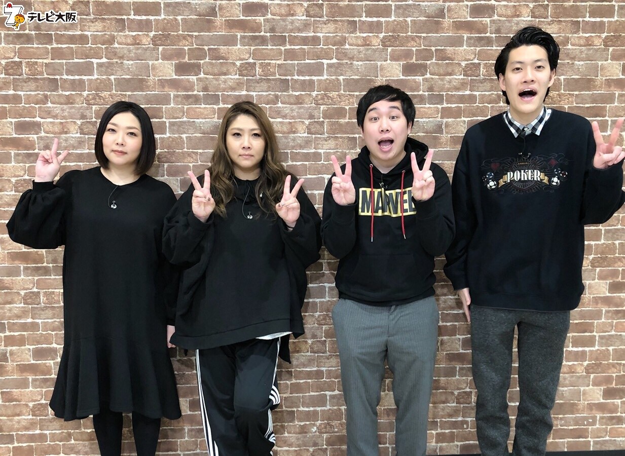 左から海原やすよ ともこ、霜降り明星。