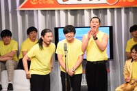 ショートネタを披露するパンサー。