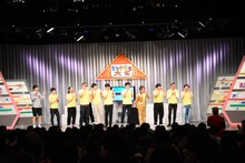 1人で行進するパンサー向井に、ほかの選手は「モミモミー！」と合いの手を入れて激励。