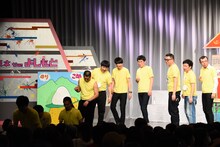 「パ」を持つもう中学生を追いかける一同だが、列が渋滞してしまう。