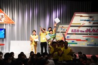 ライト兄弟にサインをもらいたい一同。