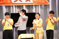 ベストユーモア賞の祇園・木崎にはセガサターンのソフト「よしもと麻雀倶楽部」が贈られた。